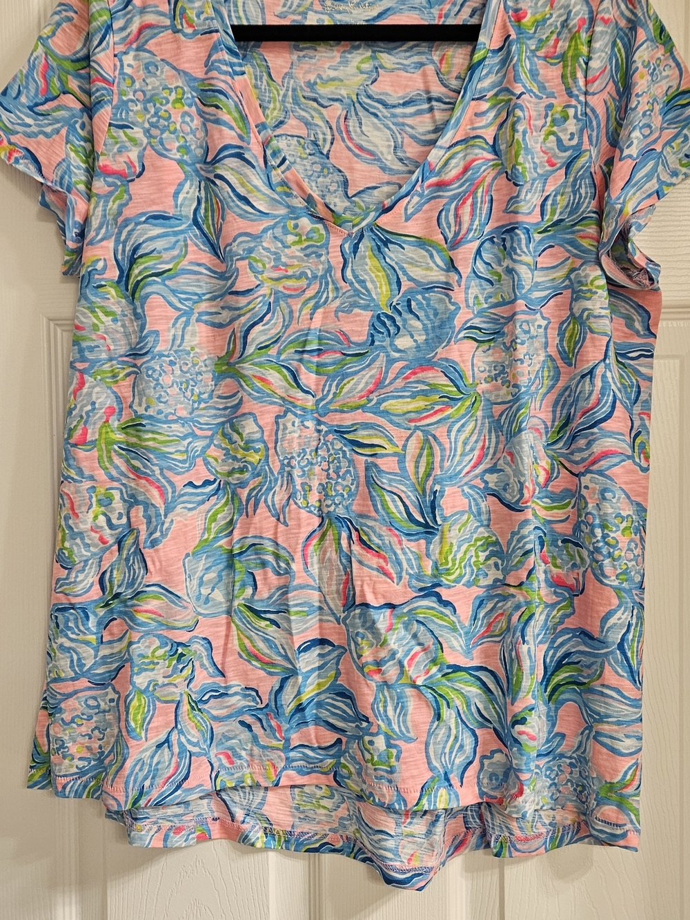 Lilly Pulitzer Pelican Pink Off The Scales V-Neck Etta Tee EUC Sz L